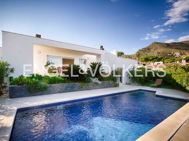 Villa mit Pool zum Verkauf in Carrer s'Arnella de Mar