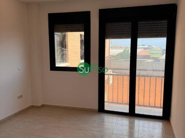 Piso con balcón en venta en Calle la Bodega 5
