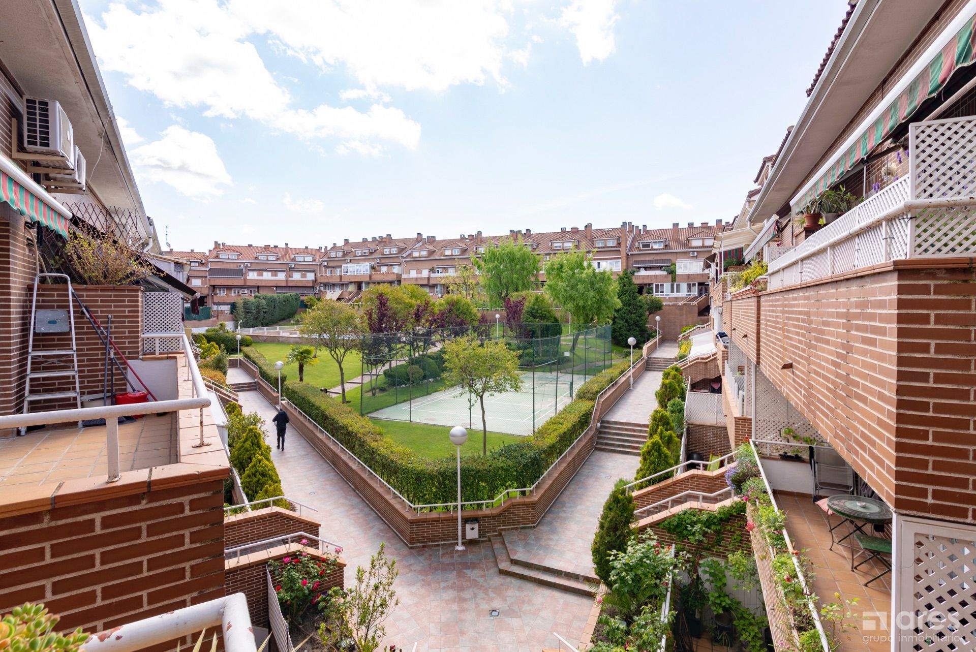 Exterior view of Duplex for sale in Sevilla la Nueva  with Air Conditioner, Heating and Terrace