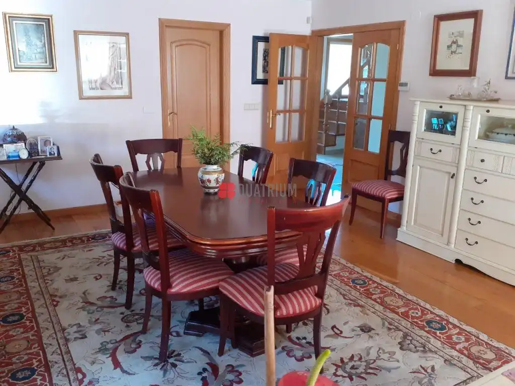 Comedor de Casa o chalet en venta en Santiago de Compostela  con Calefacción, Terraza y Trastero