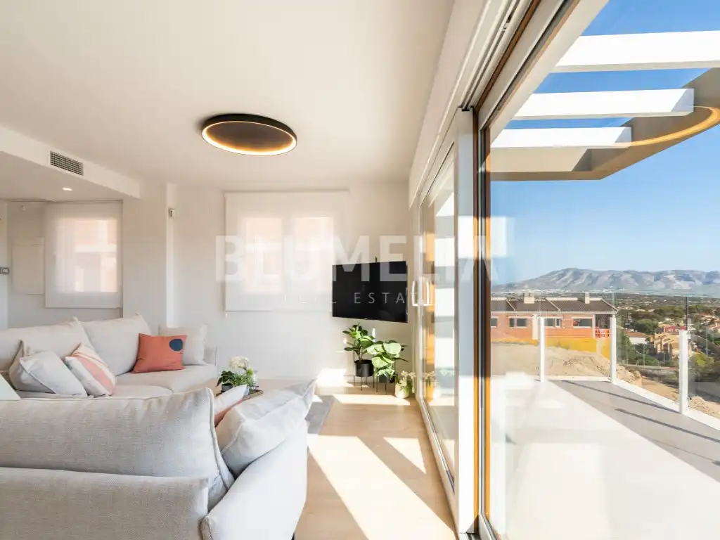 Sala d'estar de Casa o xalet en venda en La Nucia amb Aire condicionat, Calefacció i Jardí privat