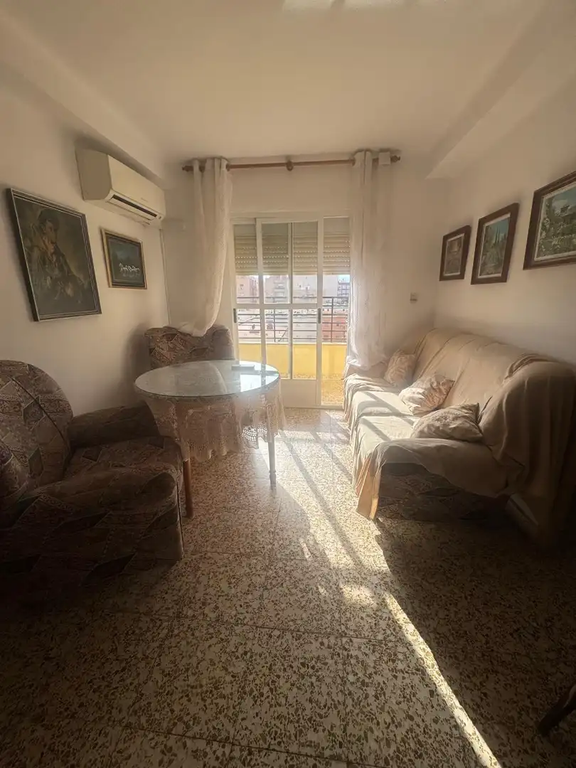 Sala d'estar de Pis en venda en Almería amb Aire condicionat, Terrassa i Moblat