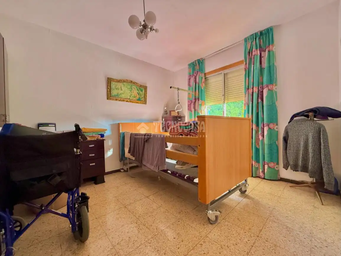 Habitación de Piso en venta en Santa Coloma de Gramenet con Balcón