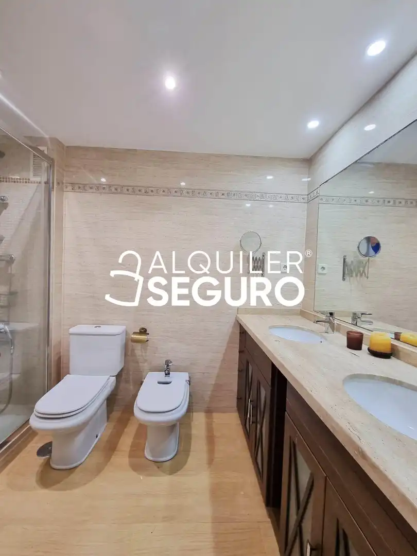 Bathroom of Flat for rent in Las Rozas de Madrid  with Air Conditioner, Heating and Terrace
