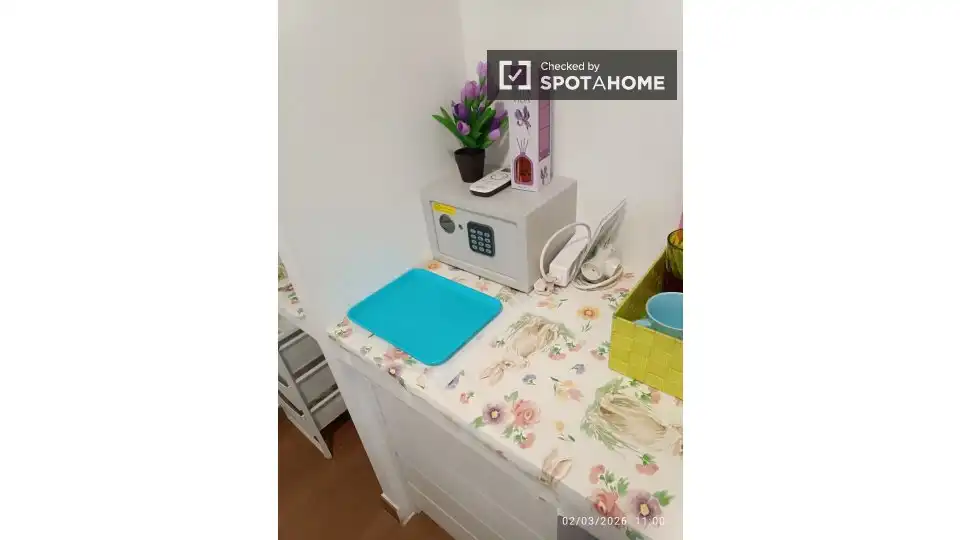 Kitchen of Flat for share in Madrid  with Air Conditioner, Terrace and Furnished