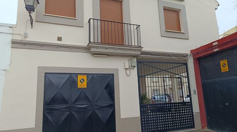 Foto 2 de Casa adosada en venta en Brenes, Sevilla