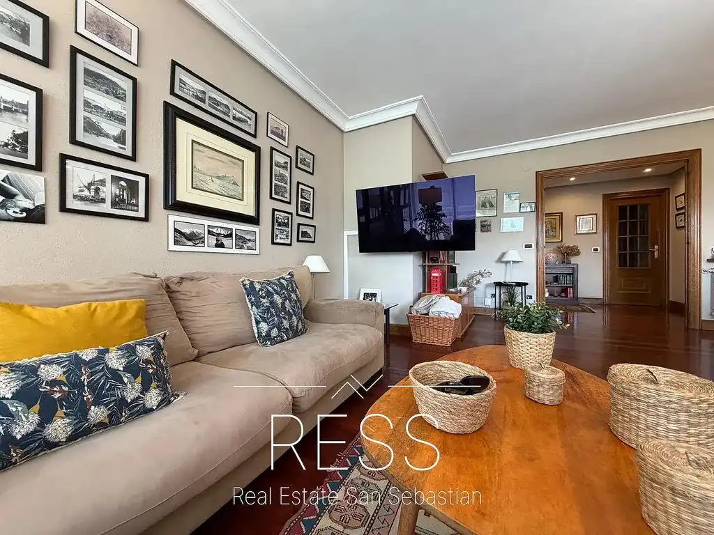Wohnzimmer von Wohnung zum Verkauf in Donostia - San Sebastián  mit Heizung, Privatgarten und Terrasse