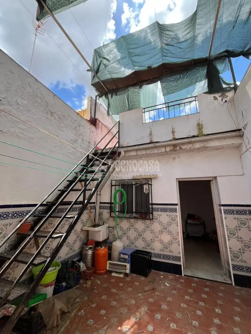 Exterior view of Houses for sale in Alcalá de Guadaira