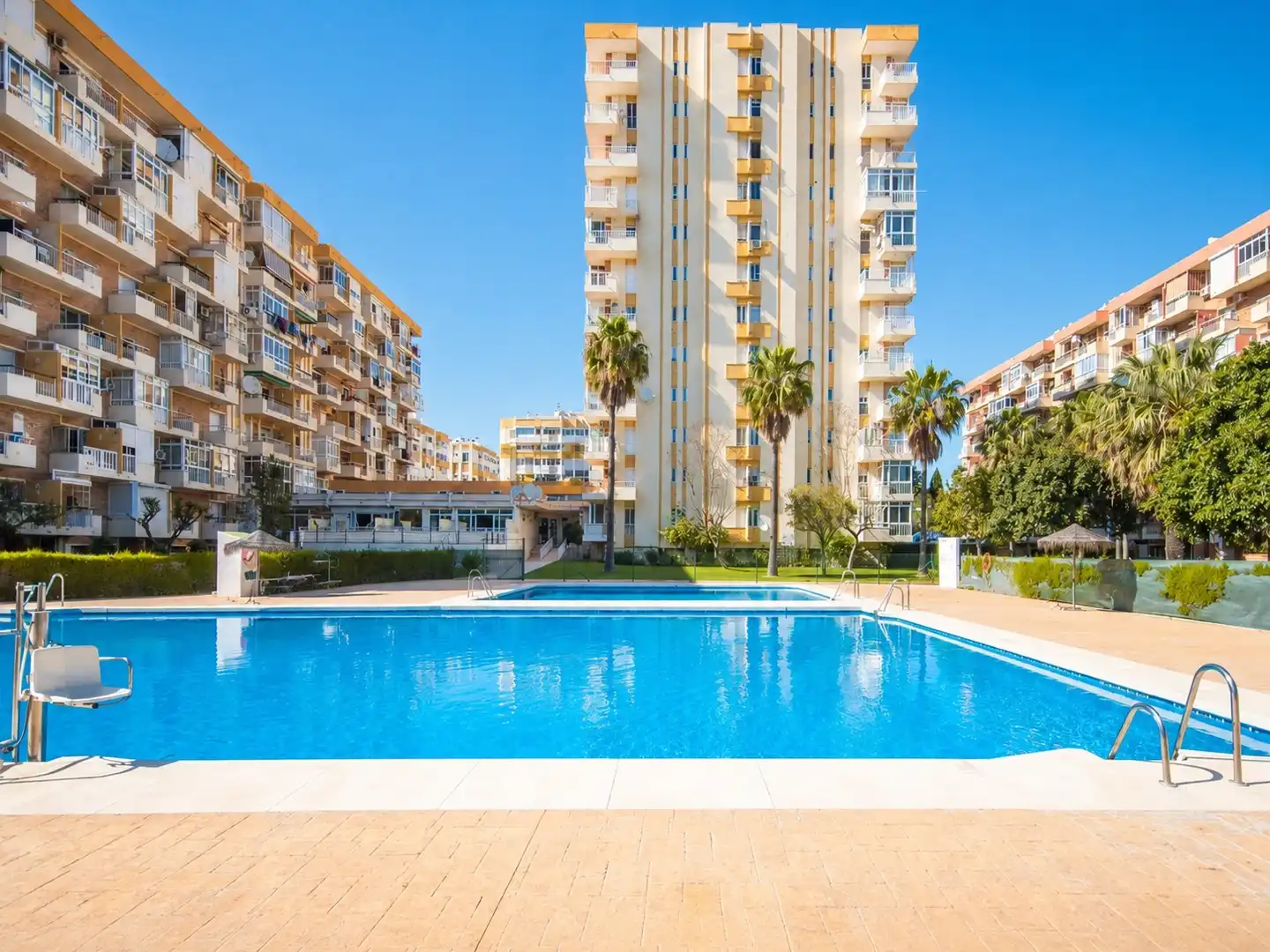 Swimming pool of Flat for sale in Benalmádena  with Air Conditioner, Swimming Pool and Furnished