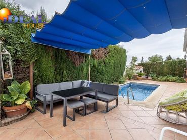 Casa con piscina in vendita a Calle CIPRESES