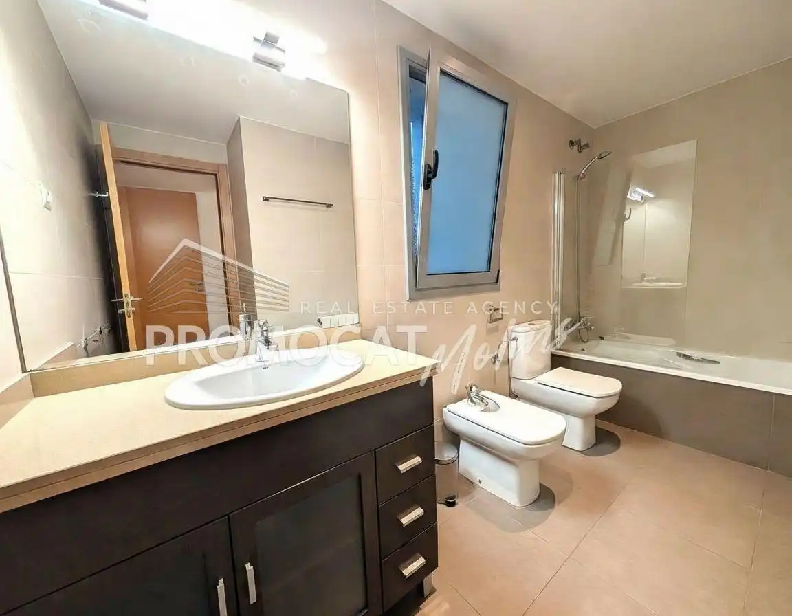 Bathroom of Flat for sale in Molins de Rei  with Air Conditioner, Heating and Furnished