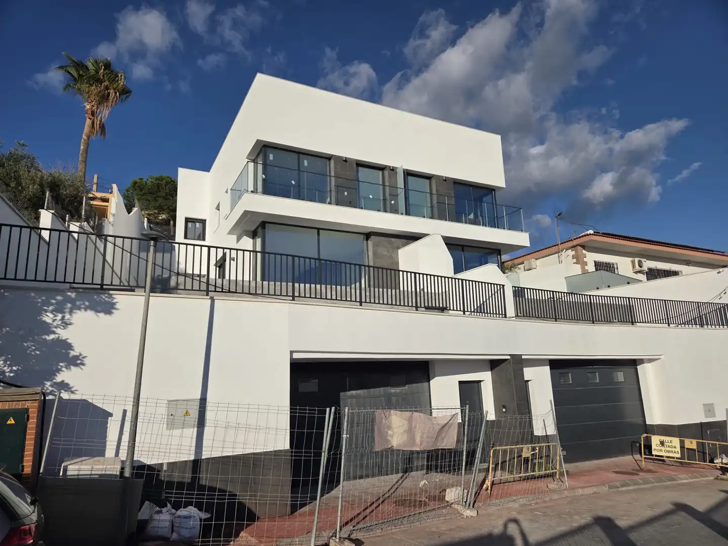 Vista exterior de Casa o xalet en venda en Málaga amb Aire condicionat, Terrassa i Piscina