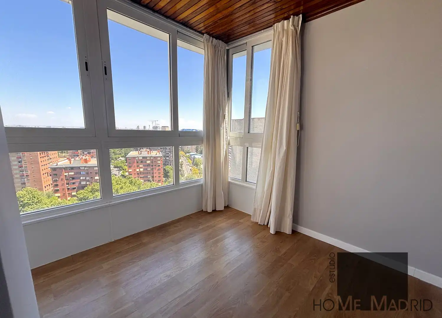 Bedroom of Flat for rent in Madrid  with Air Conditioner, Heating and Terrace