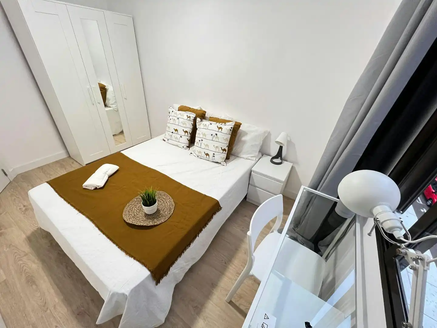 Bedroom of Flat for share in  Valencia Capital  with Washing machine