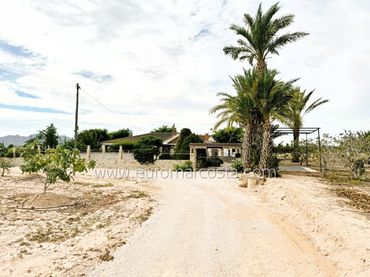 Casa rústica amb piscina en venda a partida del moco
