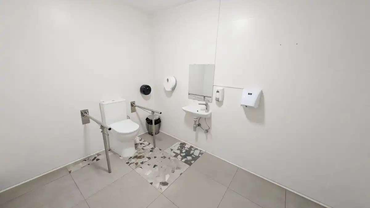 Local comercial en venta en Avenida Artista Remigio Soler López, imagen 23