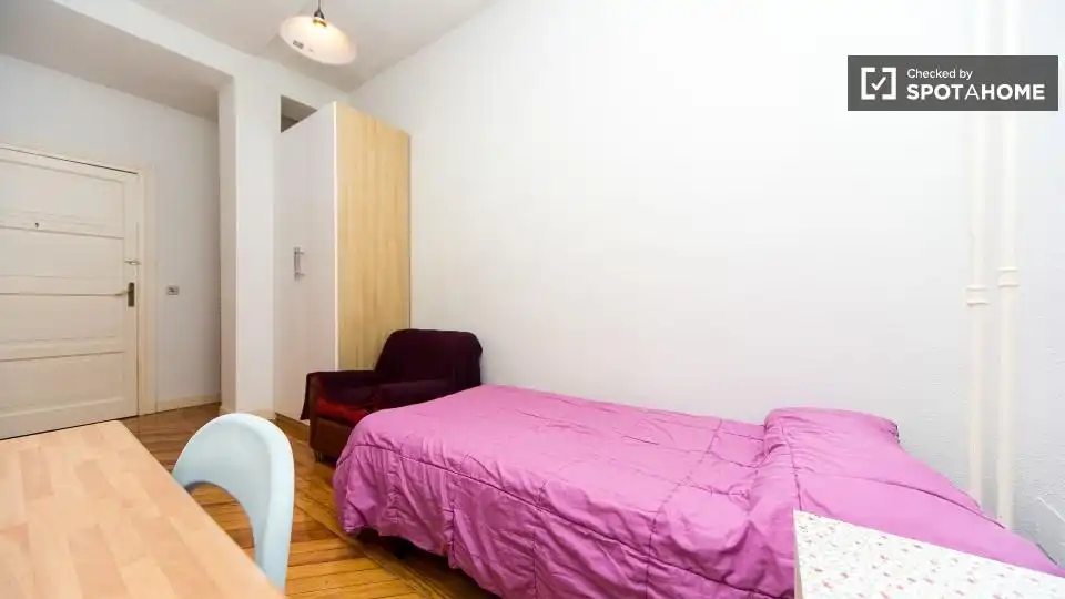 Room in Universidad - Malasaña
