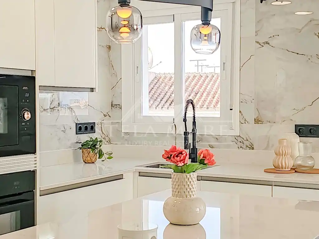 Cuina de Apartament en venda en Nerja amb Aire condicionat, Terrassa i Moblat
