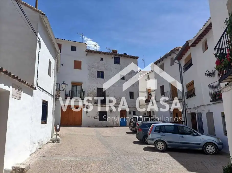 Casa aparellada en venda a Poblete