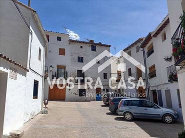 Casa aparellada en venda a Poblete