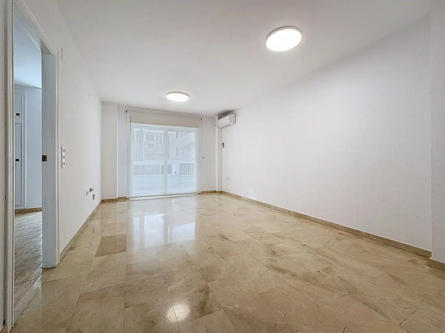 Wohnzimmer von Wohnung zum Verkauf in L'Alfàs del Pi mit Klimaanlage, Privatgarten und Terrasse