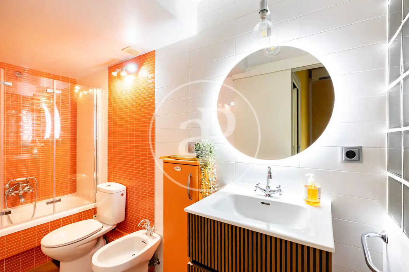 Bathroom of Flat for rent in Barcelona  with Air Conditioner, Heating and Furnished