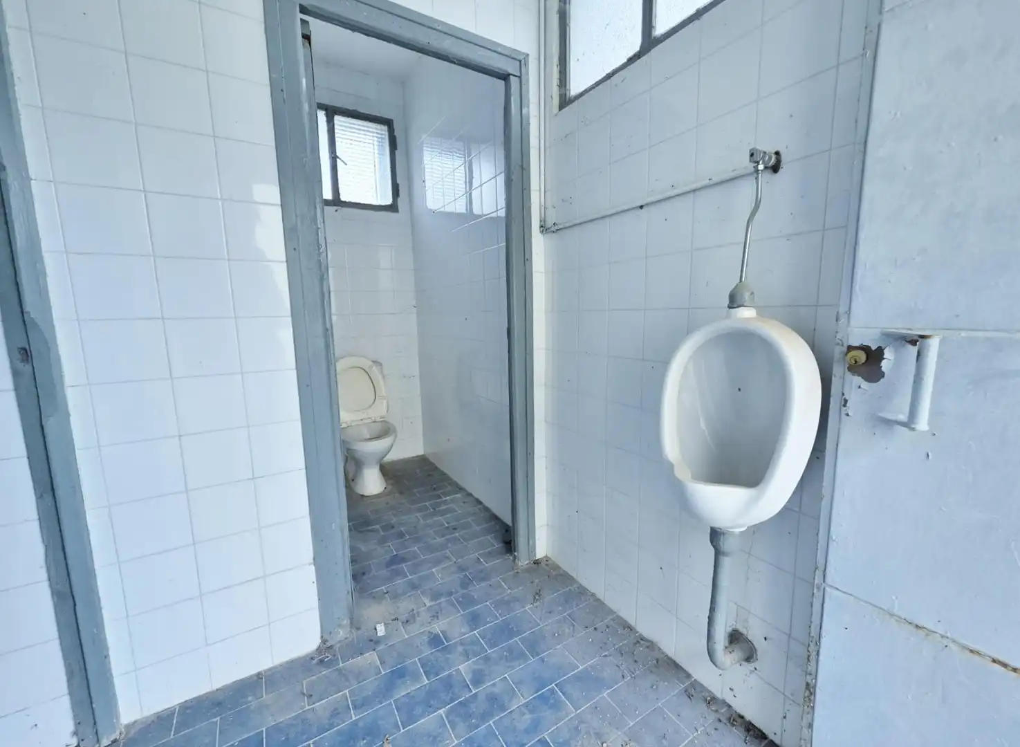 Bathroom of Industrial buildings for sale in Cantiveros