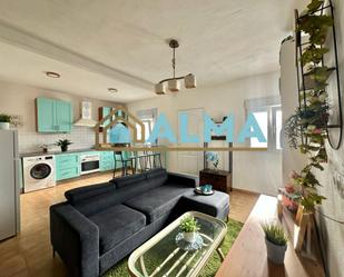 Sala d'estar de Casa o xalet en venda en Algeciras amb Terrassa i Balcó