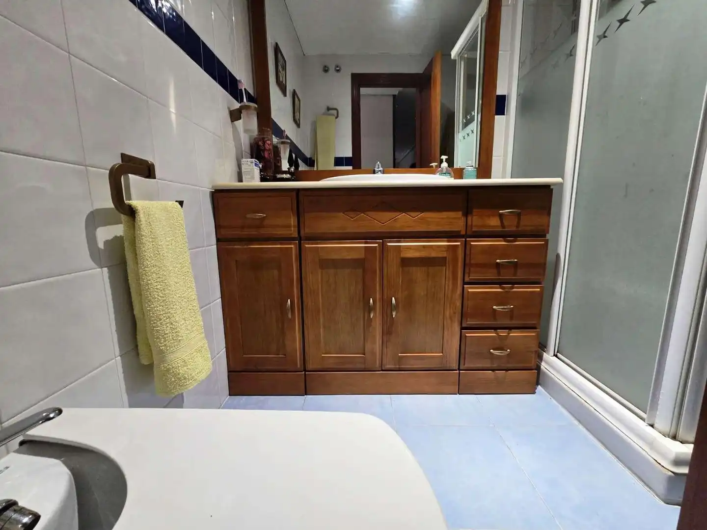 Bany de Casa o xalet en venda en Castilleja de la Cuesta amb Aire condicionat, Terrassa i Balcó