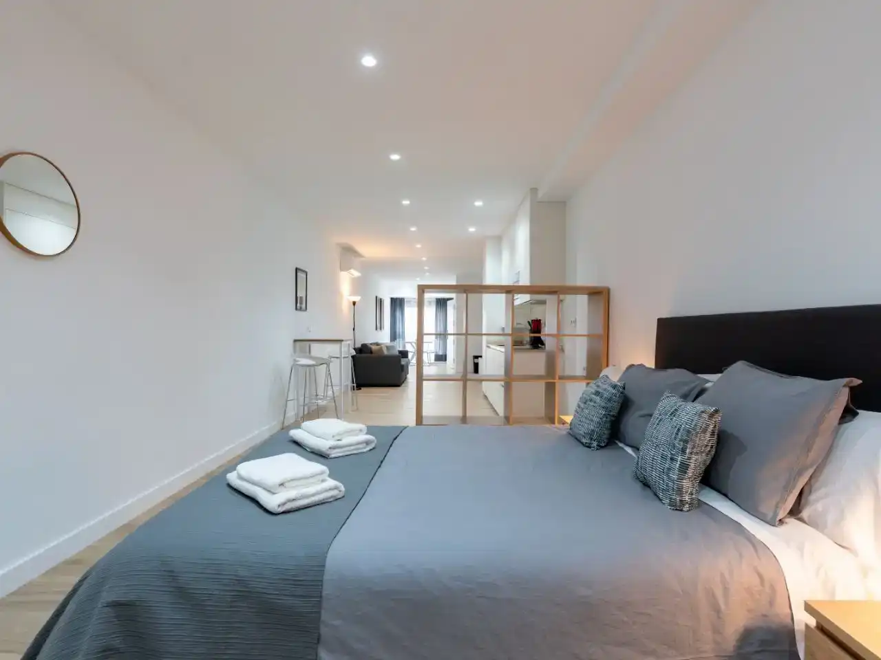 Dormitori de Apartament de lloguer en  Sevilla Capital amb Aire condicionat
