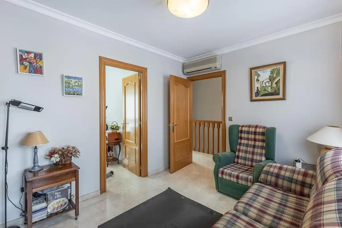 Casa adosada en venta en Granada con Calefacción, Jardín privado y Terraza