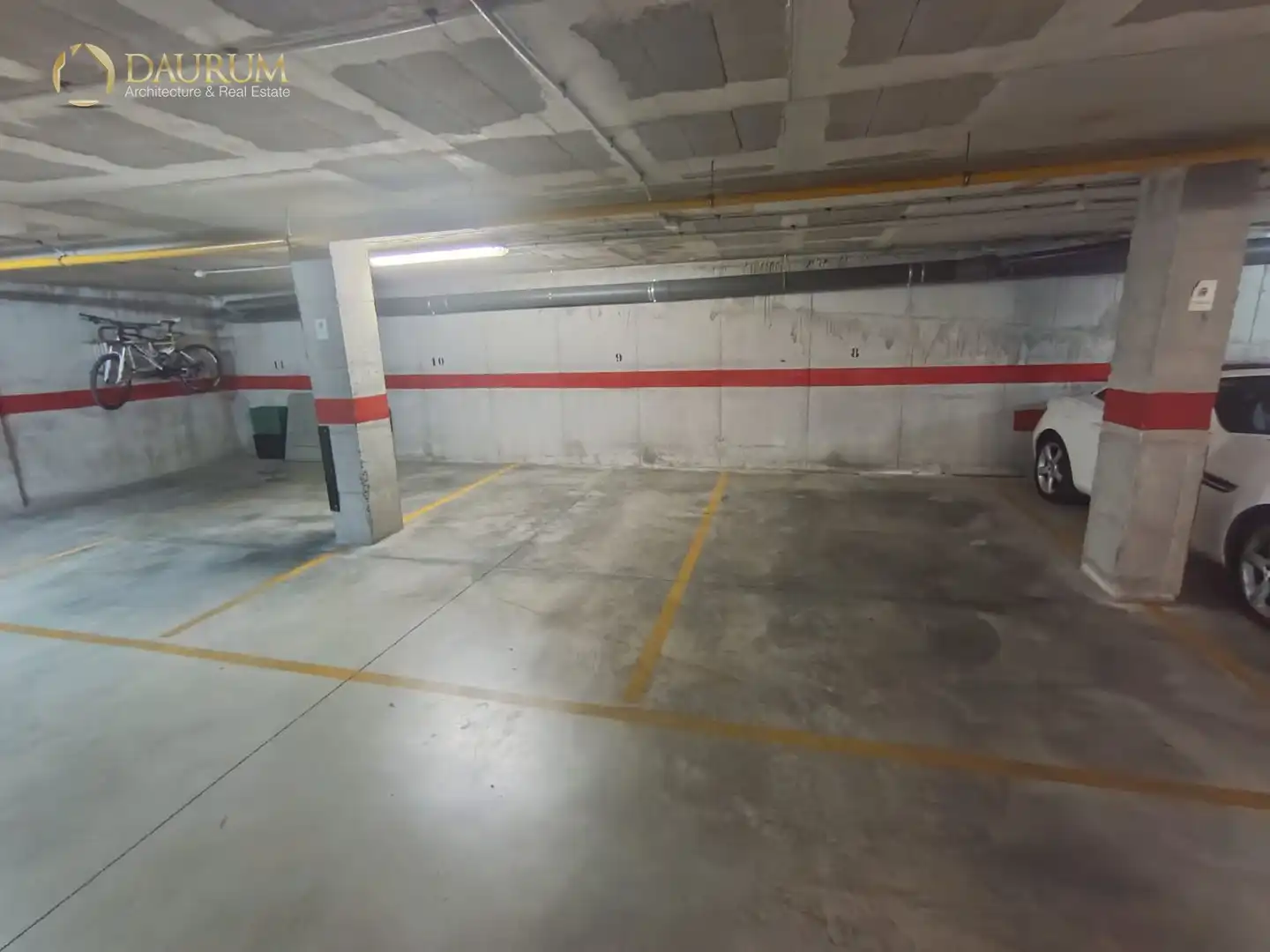 Parkplatz von Einfamilien-Reihenhaus zum Verkauf in Elche / Elx mit Klimaanlage, Heizung und Terrasse
