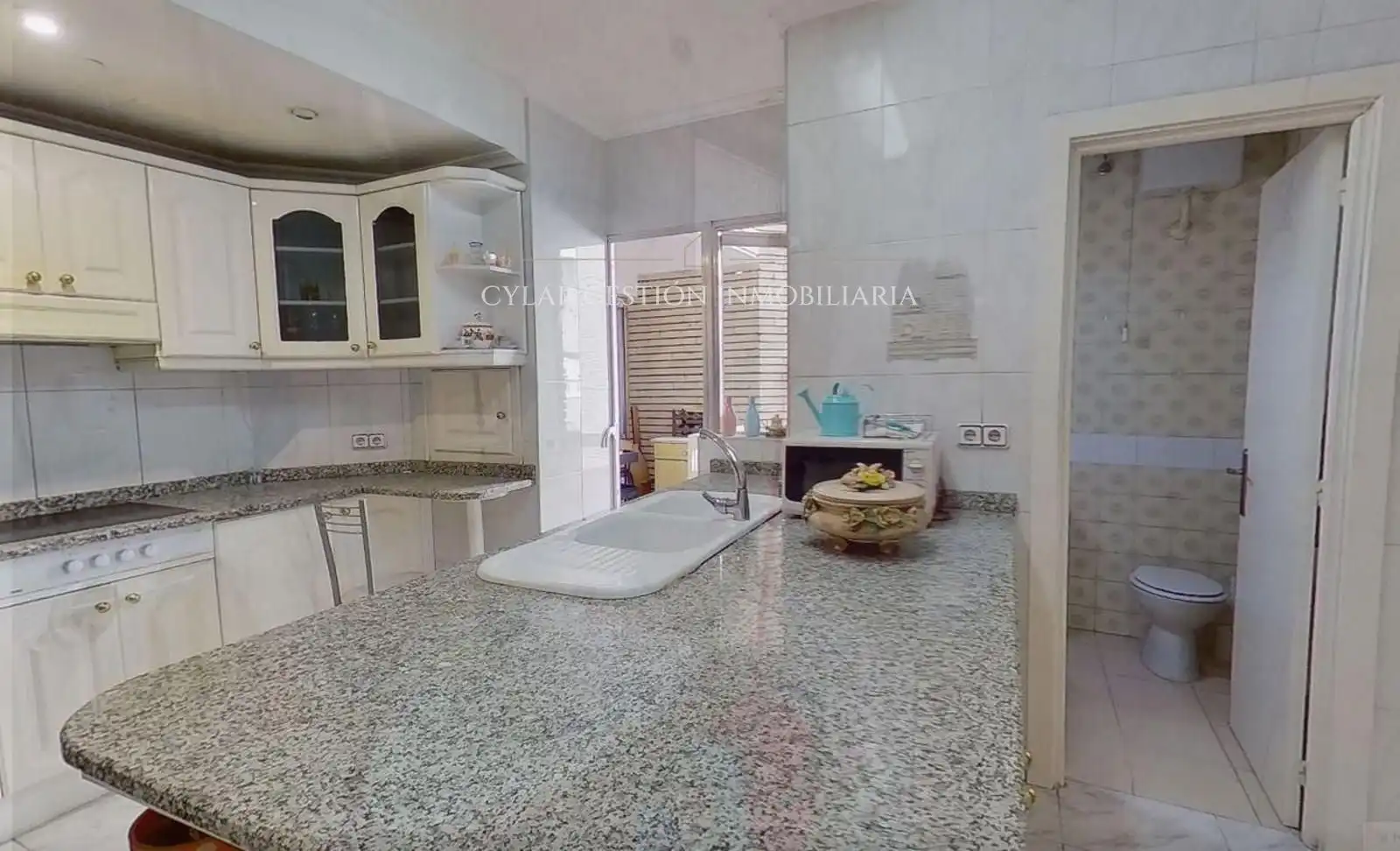 Cuina de Pis en venda en Salamanca amb Calefacció, Terrassa i Moblat