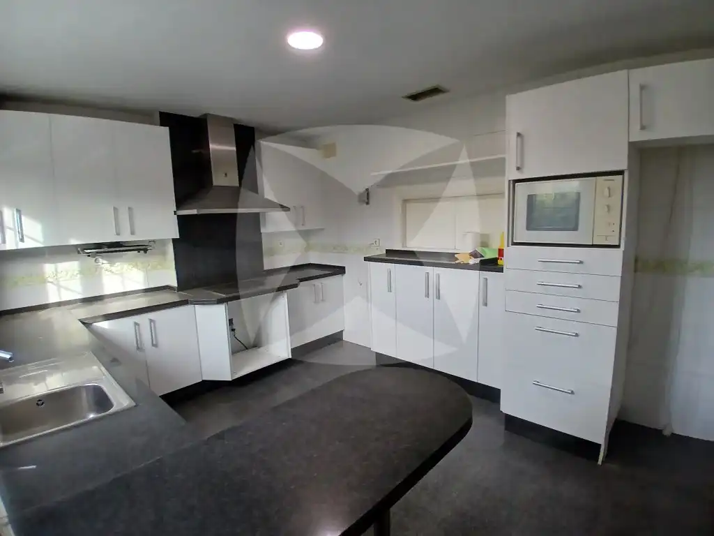 Cuina de Casa o xalet en venda en Badajoz amb Aire condicionat, Jardí privat i Terrassa