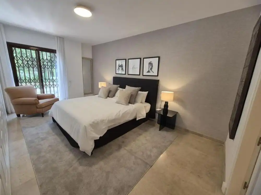 Dormitori de Apartament de lloguer en Marbella amb Aire condicionat, Terrassa i Traster