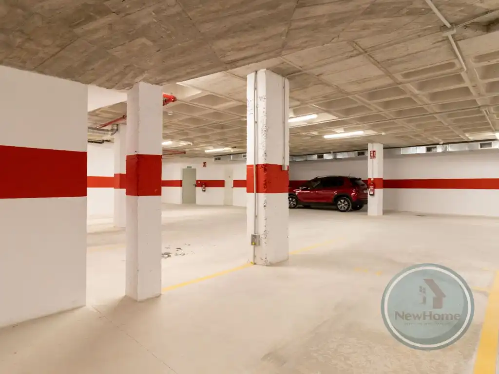 Parking de Piso de alquiler en Elche / Elx con Aire acondicionado, Terraza y Piscina comunitaria