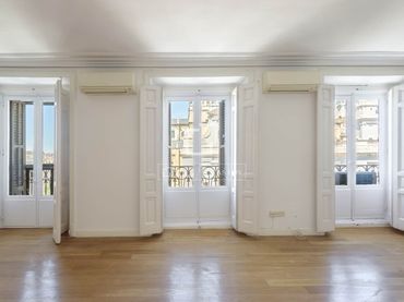Flat with balcony to rent in Centro