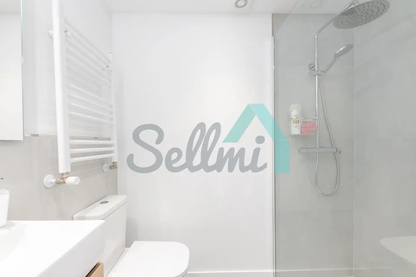 Badezimmer von Wohnung zur Miete in Oviedo  mit Heizung, Parkett und Terrasse