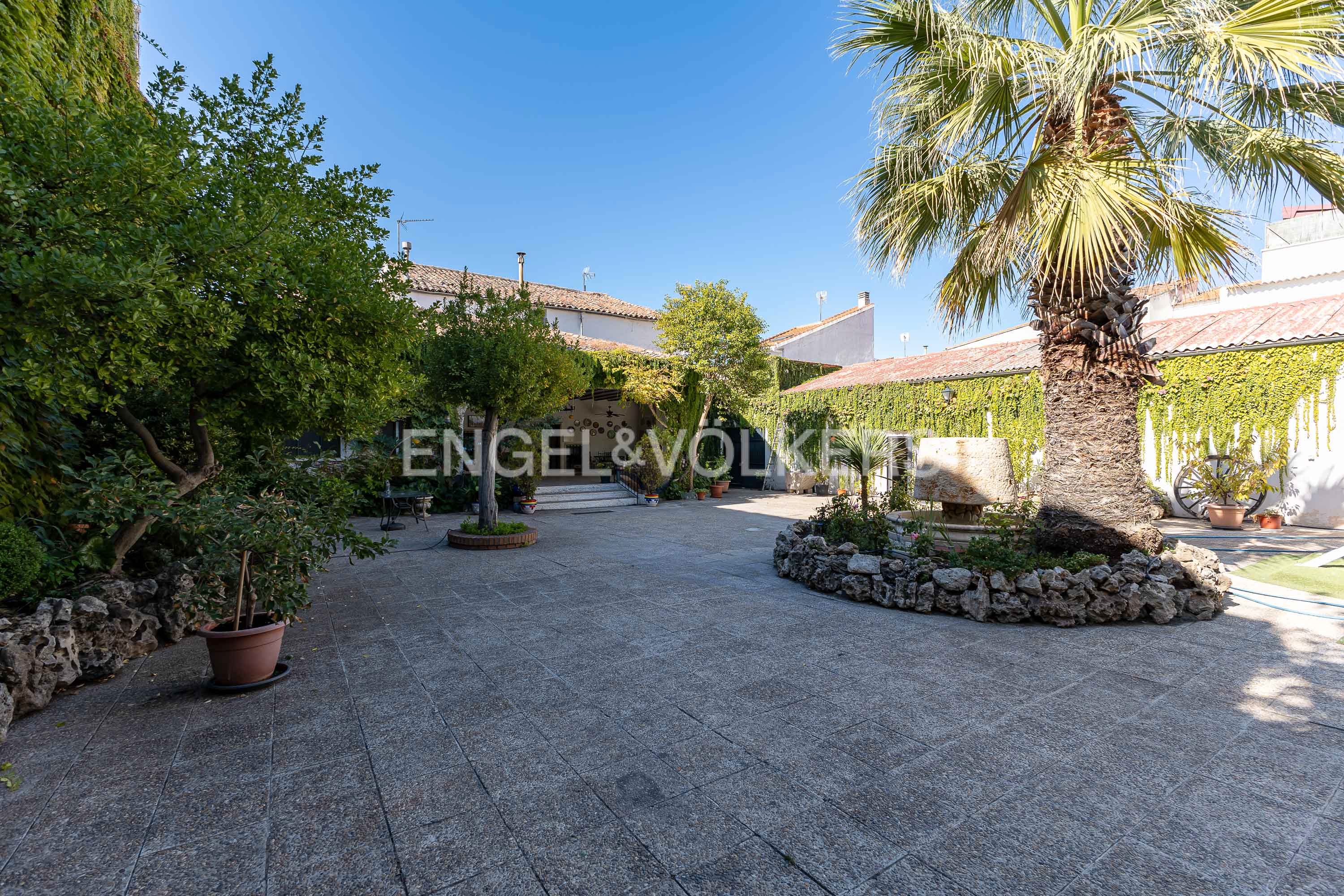 Vista exterior de Casa o xalet en venda en Arganda del Rey amb Calefacció, Jardí privat i Terrassa