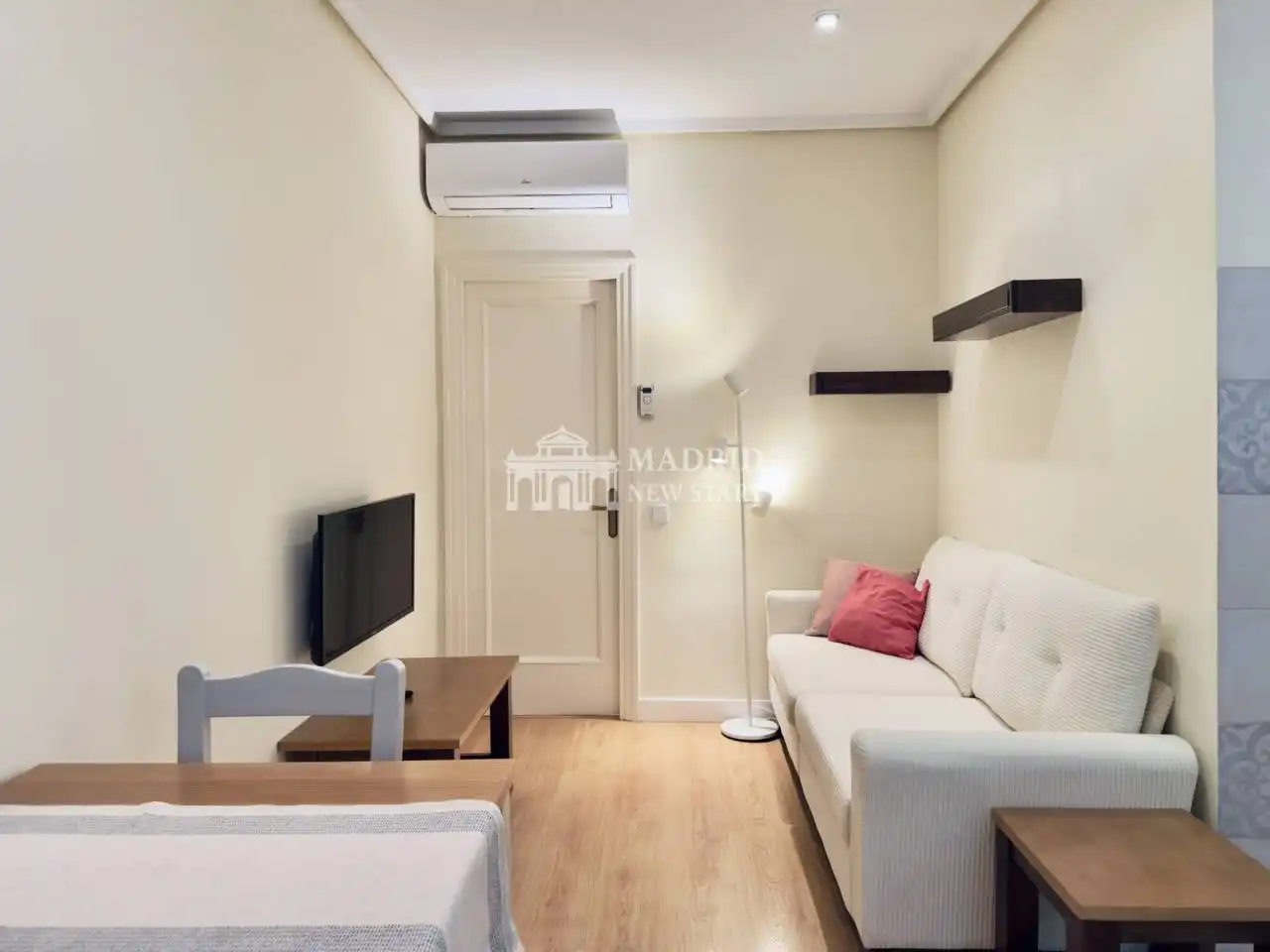 Sala de estar de Piso de alquiler en Madrid con Aire acondicionado, Calefacción y Trastero