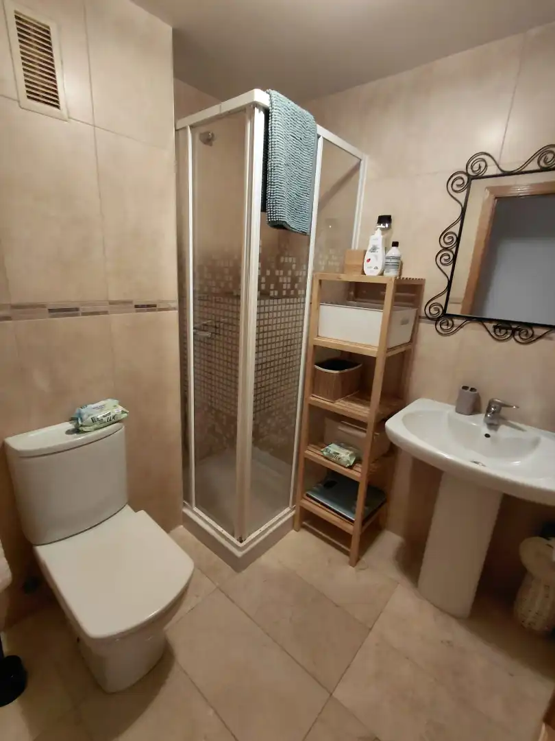 Badezimmer von Erdgeschoss zur Miete in  Palma de Mallorca mit Klimaanlage, Heizung und Privatgarten