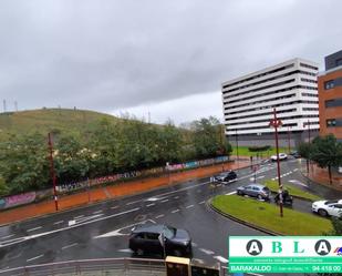 Vista exterior de Pis en venda en Barakaldo  amb Calefacció