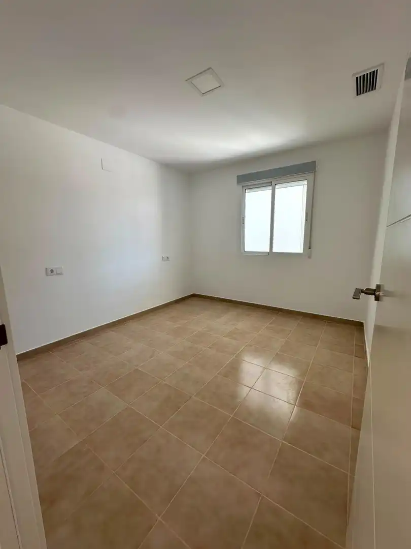 Habitación de Casa adosada en venta en Torrevieja con Jardín privado, Terraza y Horno