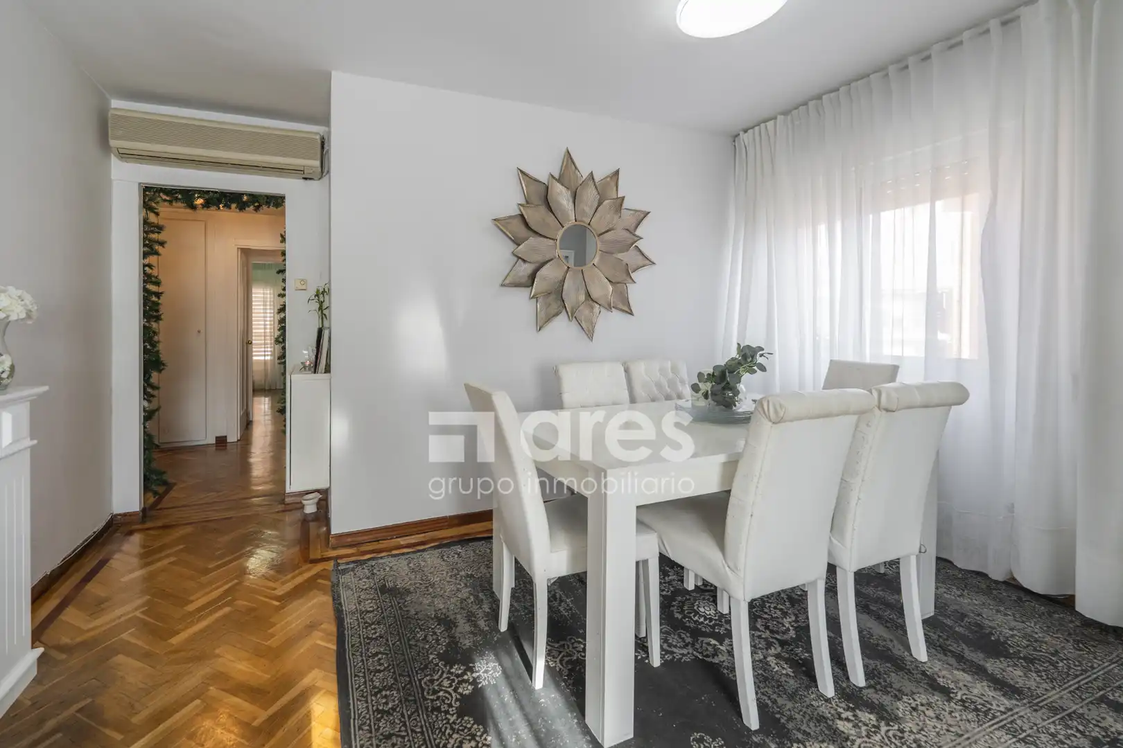 Dining room of Flat for sale in  Madrid Capital  with Air Conditioner, Heating and Parquet flooring