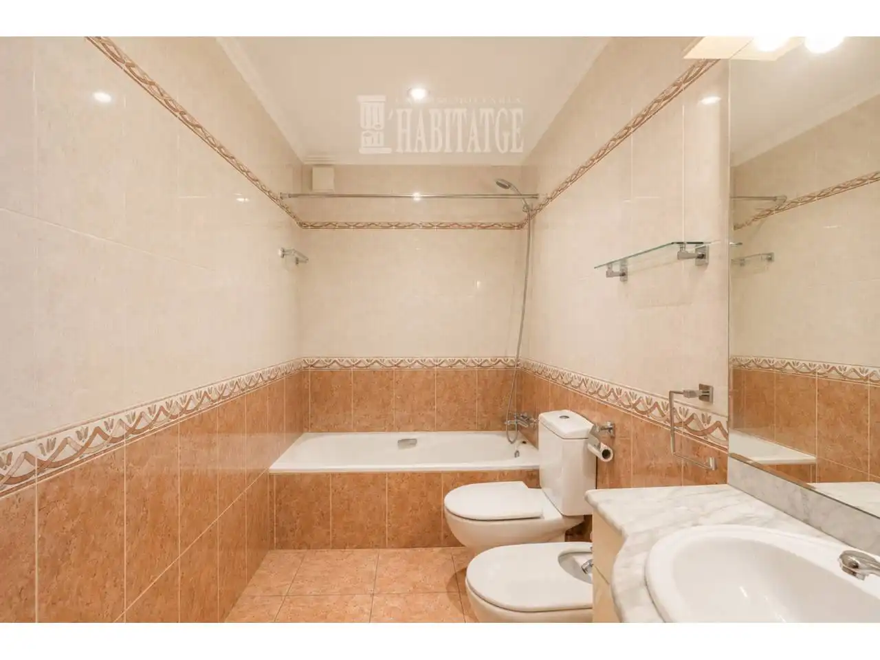 Baño de Piso en venta en Manlleu con Calefacción, Terraza y Balcón