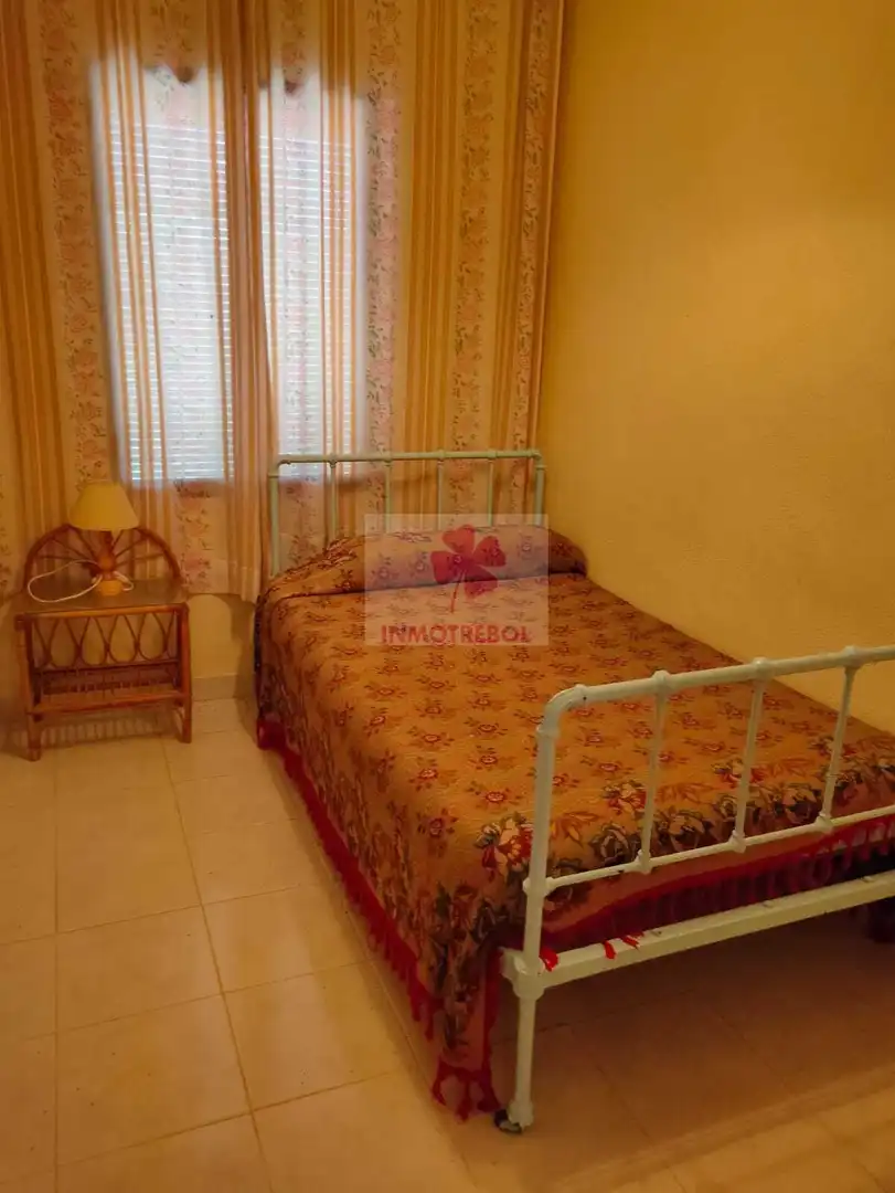 Dormitori de Casa o xalet en venda en Alanís amb Jardí privat, Terrassa i Traster