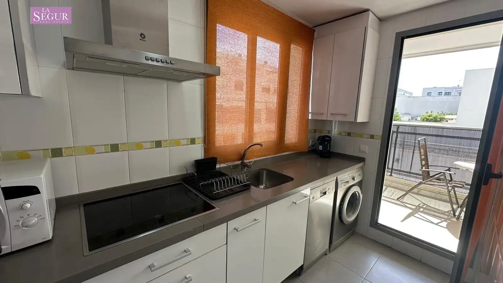 Cuina de Pis en venda en Conil de la Frontera amb Terrassa i Balcó