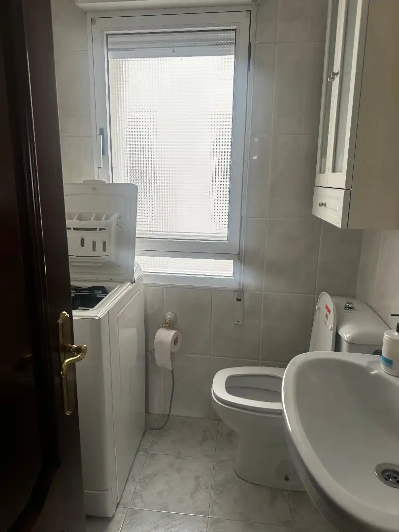 Bany de Pis en venda en Gijón  amb Calefacció, Moblat i Forn