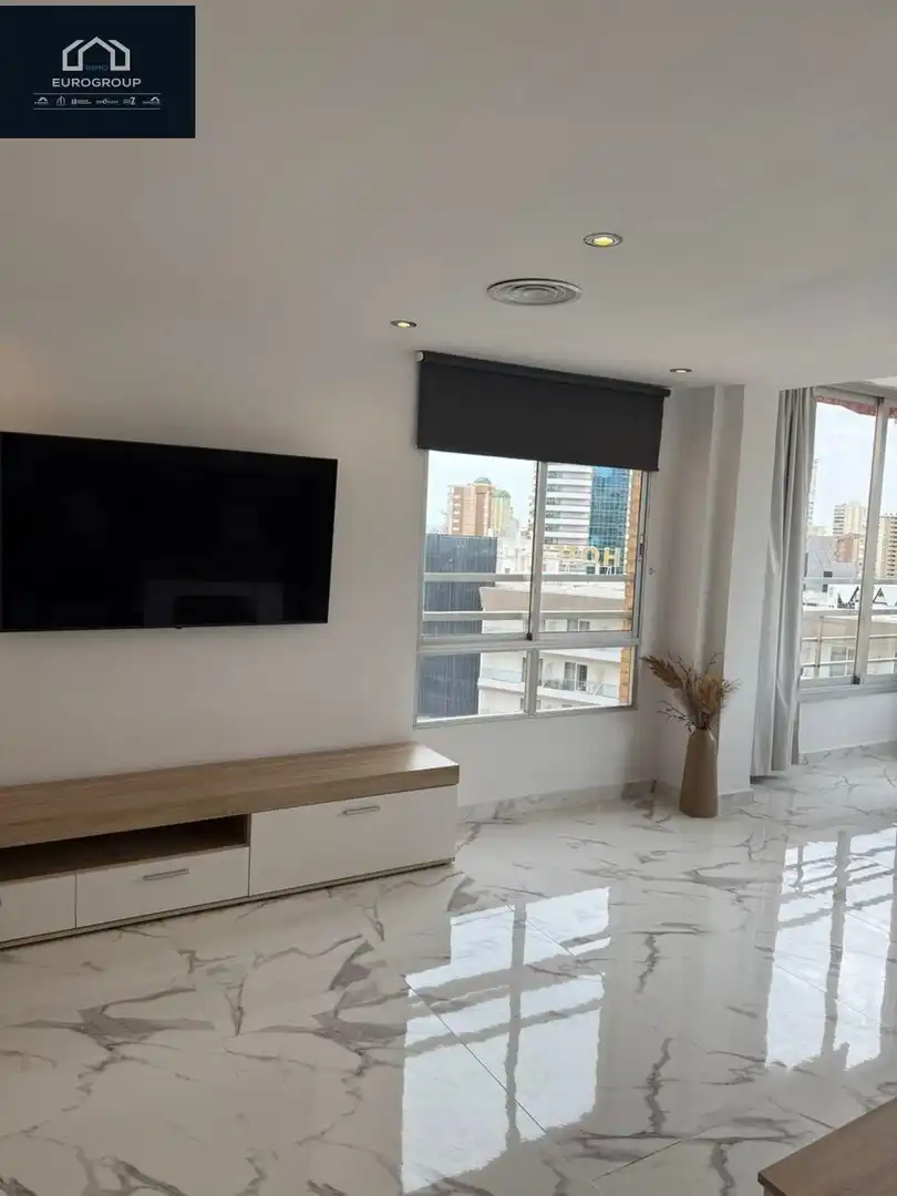 Sala de estar de Apartamento de alquiler en Benidorm con Aire acondicionado, Calefacción y Amueblado
