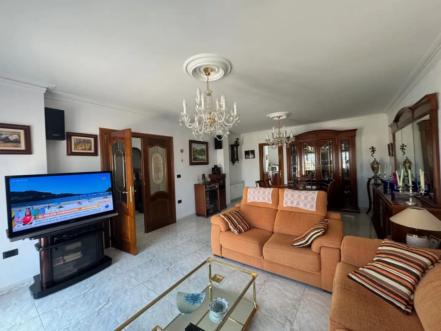 Sala de estar de Casa adosada en venta en Valoria la Buena con Calefacción, Jardín privado y Parquet
